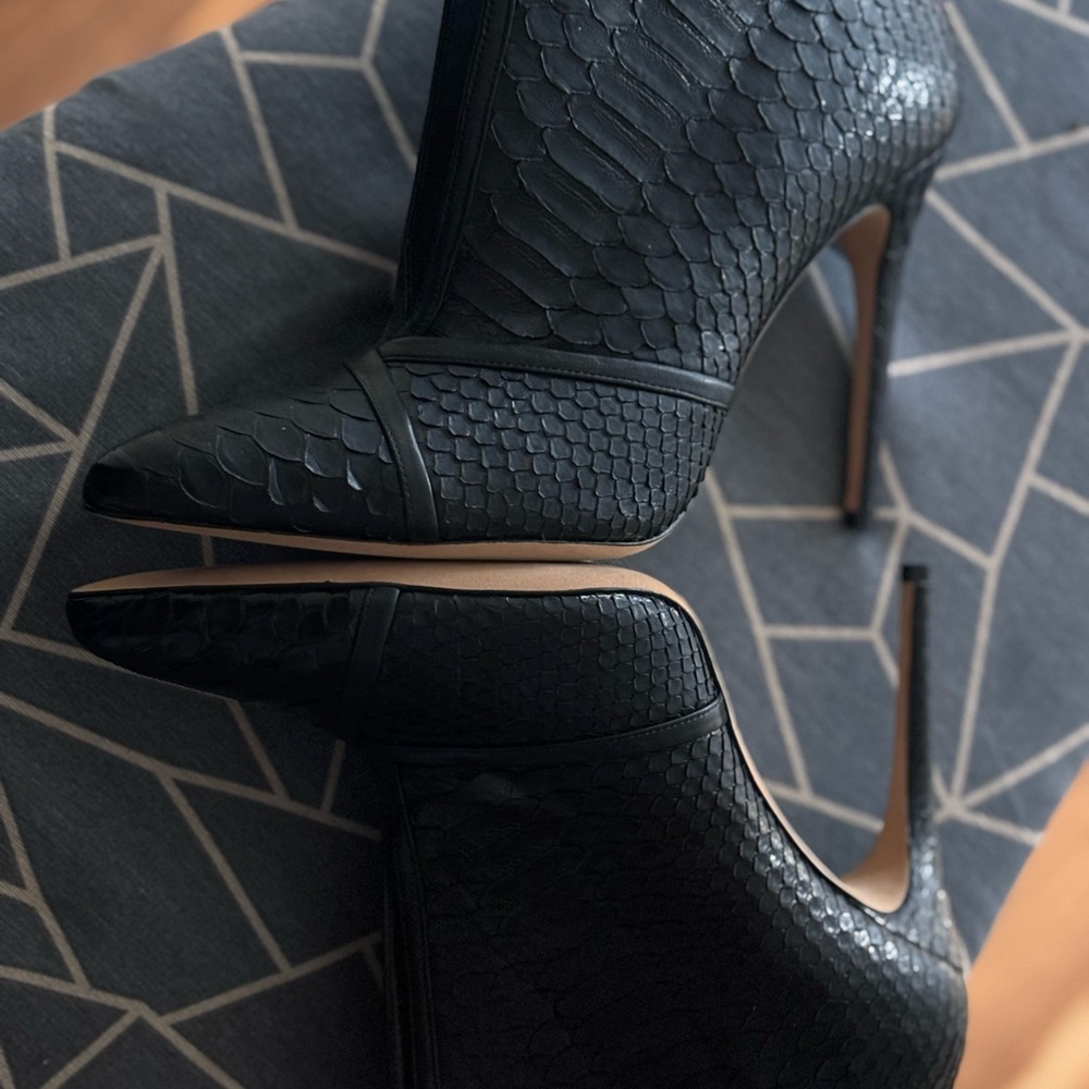 Alexandre Birman Black Textured Heels